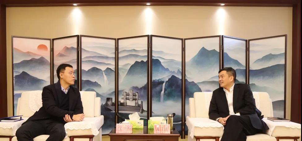 市委书记王乾会见龙湖集团成都公司总经理陈序平一行