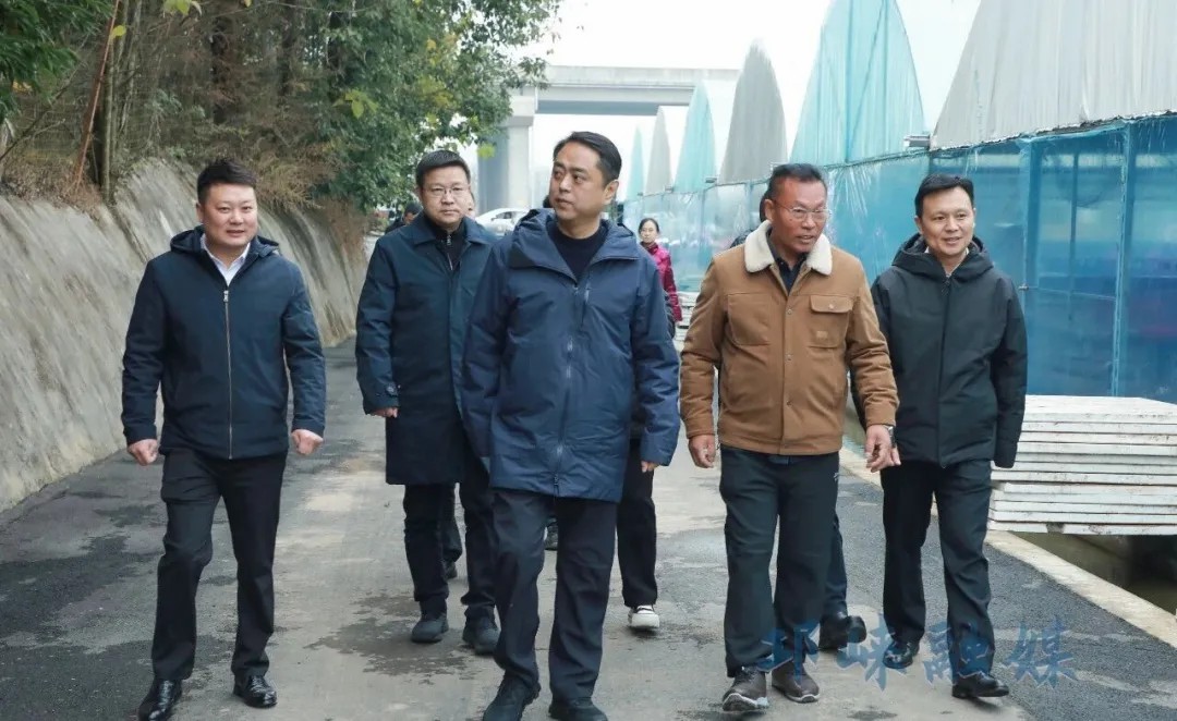 刘刚前往固驿街道、羊安街道宣讲中央和省委、成都市委全会精神并调研