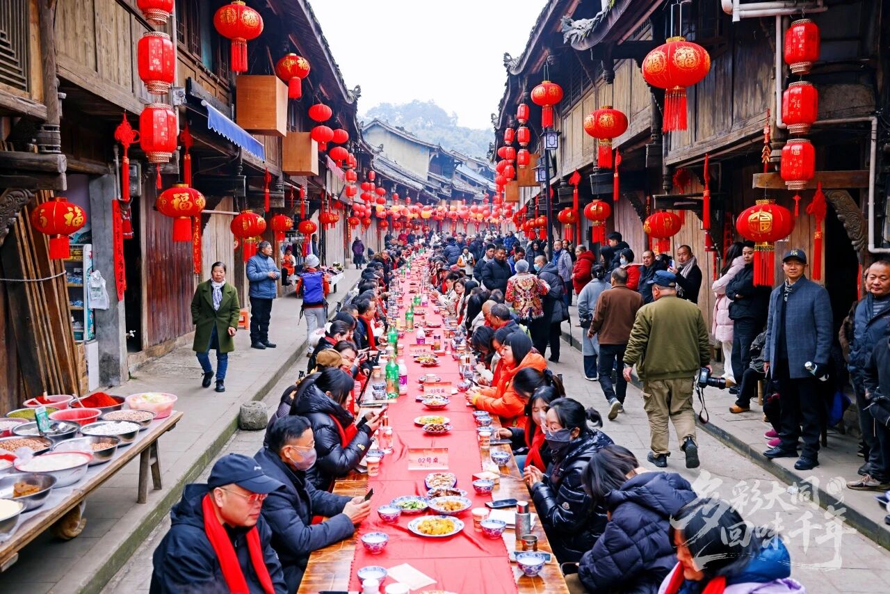 千人共品长街宴，大同古镇年味浓