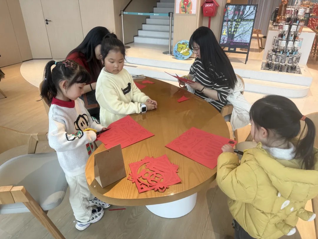 酒香手作贺新春，崃州烈酒文化体验中心解锁文旅融合新体验