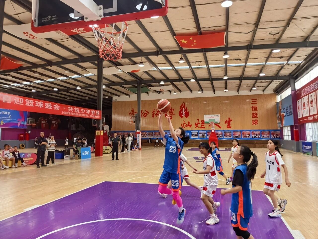 邛崃“快乐之星”中小学生篮球赛开赛，千名少年赛场逐梦