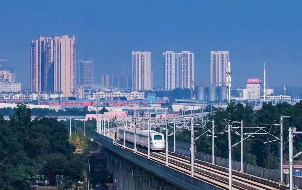 邛崃“五一”假期加开多趟列车