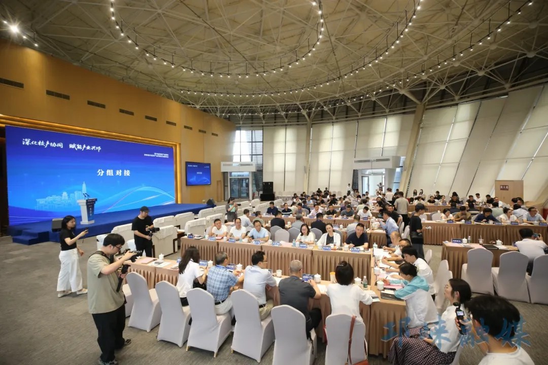 四川省内外40余所高校齐聚邛崃，激发六大产业创新活力，开启校地合作新机遇！