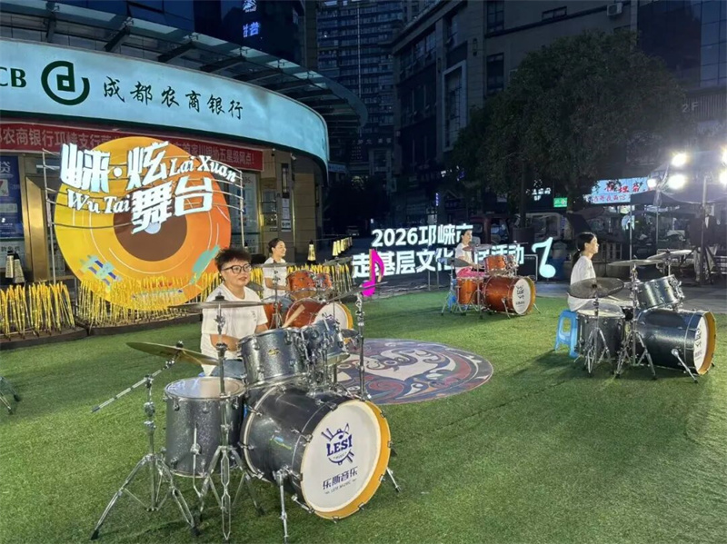双节同庆烟火浓