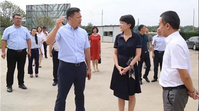 成都市副市长敬静调研邛崃医药企业和卫生健康工作